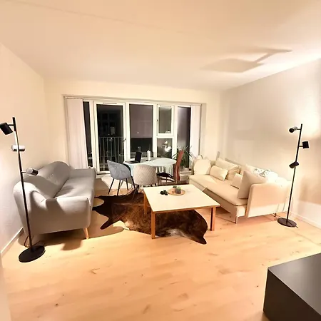 Bright Modern In Center Apartment *